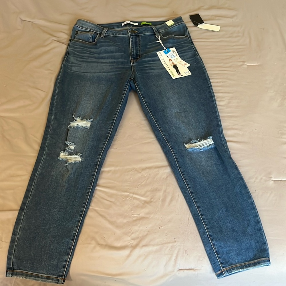 Celebrity*Pink Skinny Curvy Mid Rise The Glam Jean